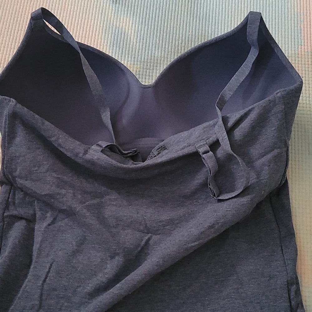 Uniqlo built in bra tank small - Picture 2 of 3
